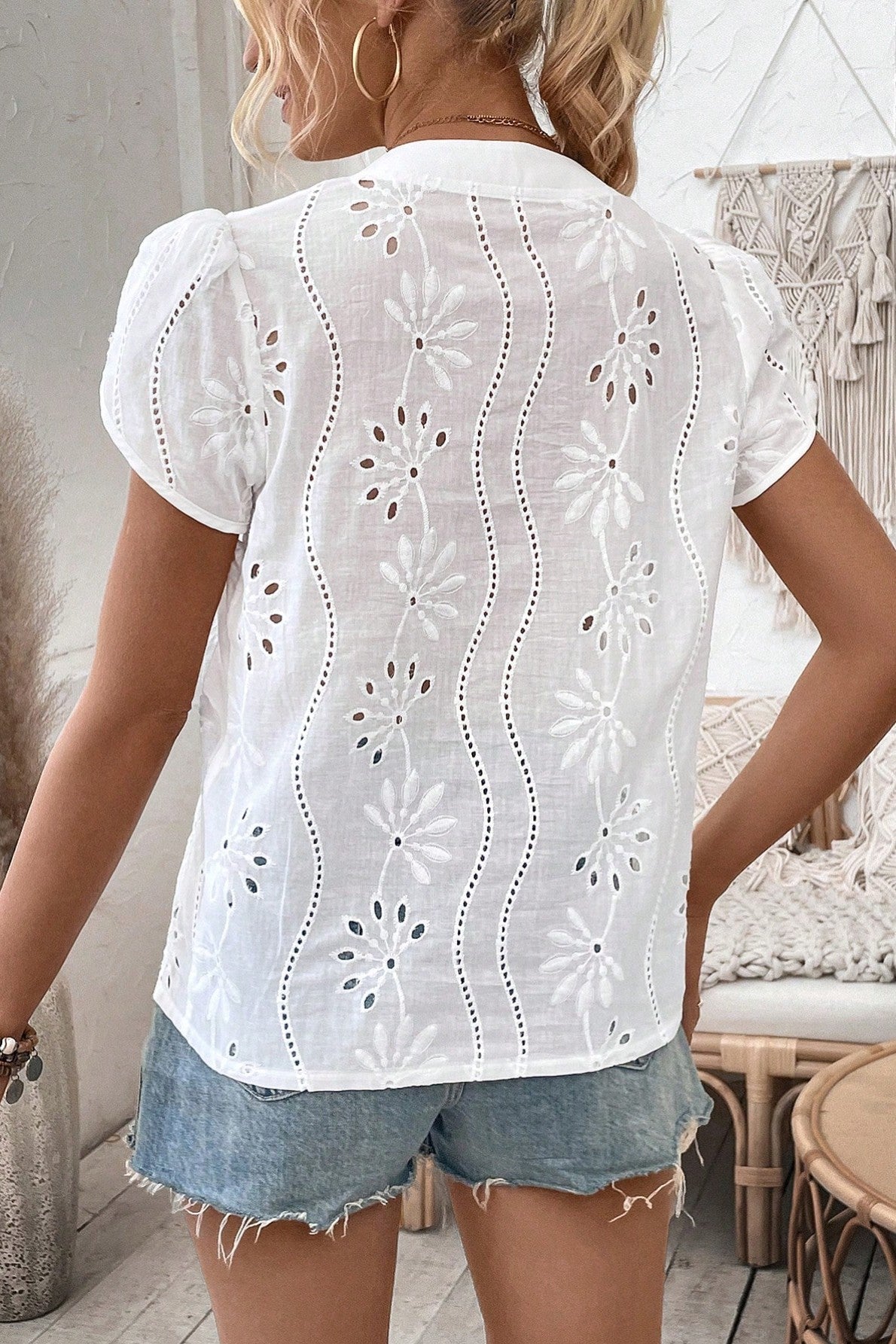 Bluza Dama, Casual, Cu Broderie, Guler Cu Decupaj Si Maneci Bufante