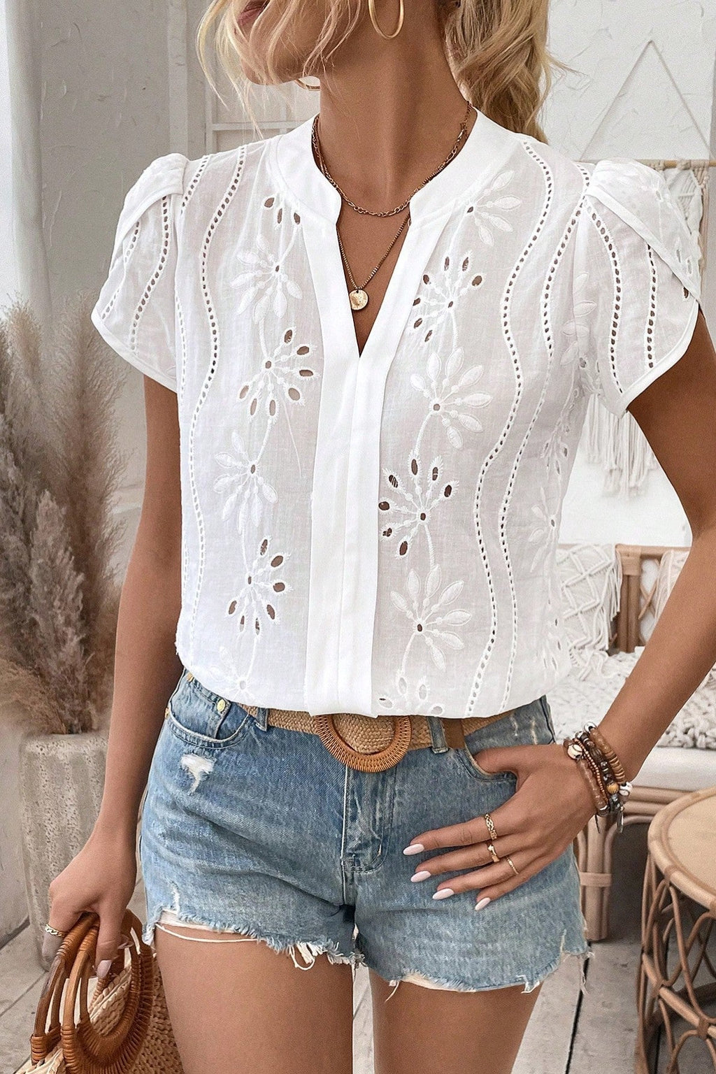 Bluza Dama, Casual, Cu Broderie, Guler Cu Decupaj Si Maneci Bufante