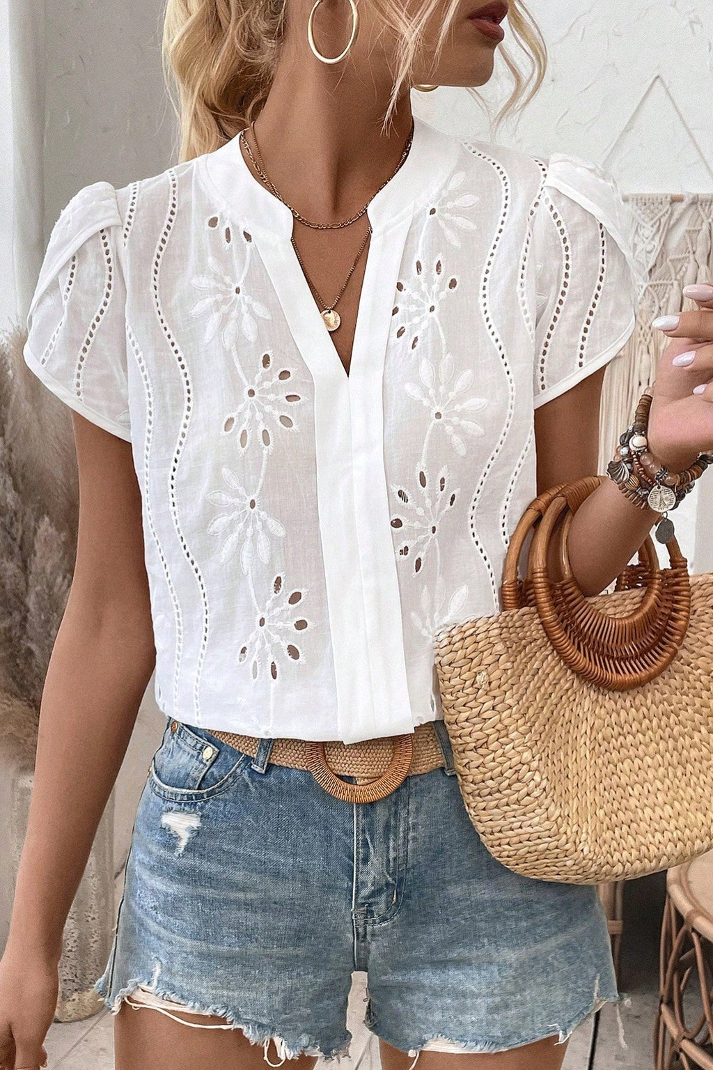 Bluza Dama, Casual, Cu Broderie, Guler Cu Decupaj Si Maneci Bufante