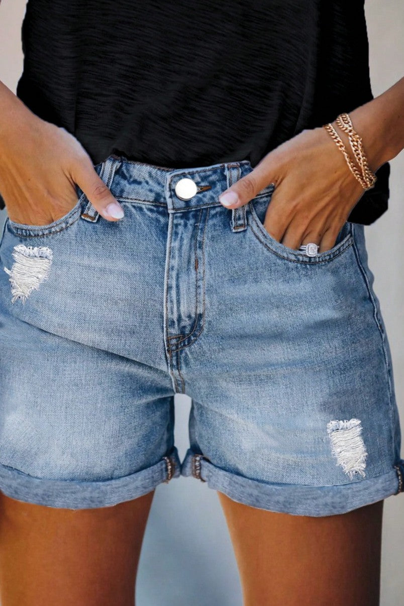 Blugi Scurti Dama, Cu Croiala Lejera, Tiv Indoit Si Rupturi Discrete