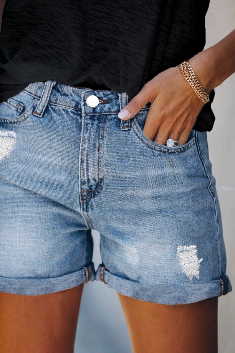 Blugi Scurti Dama, Cu Croiala Lejera, Tiv Indoit Si Rupturi Discrete