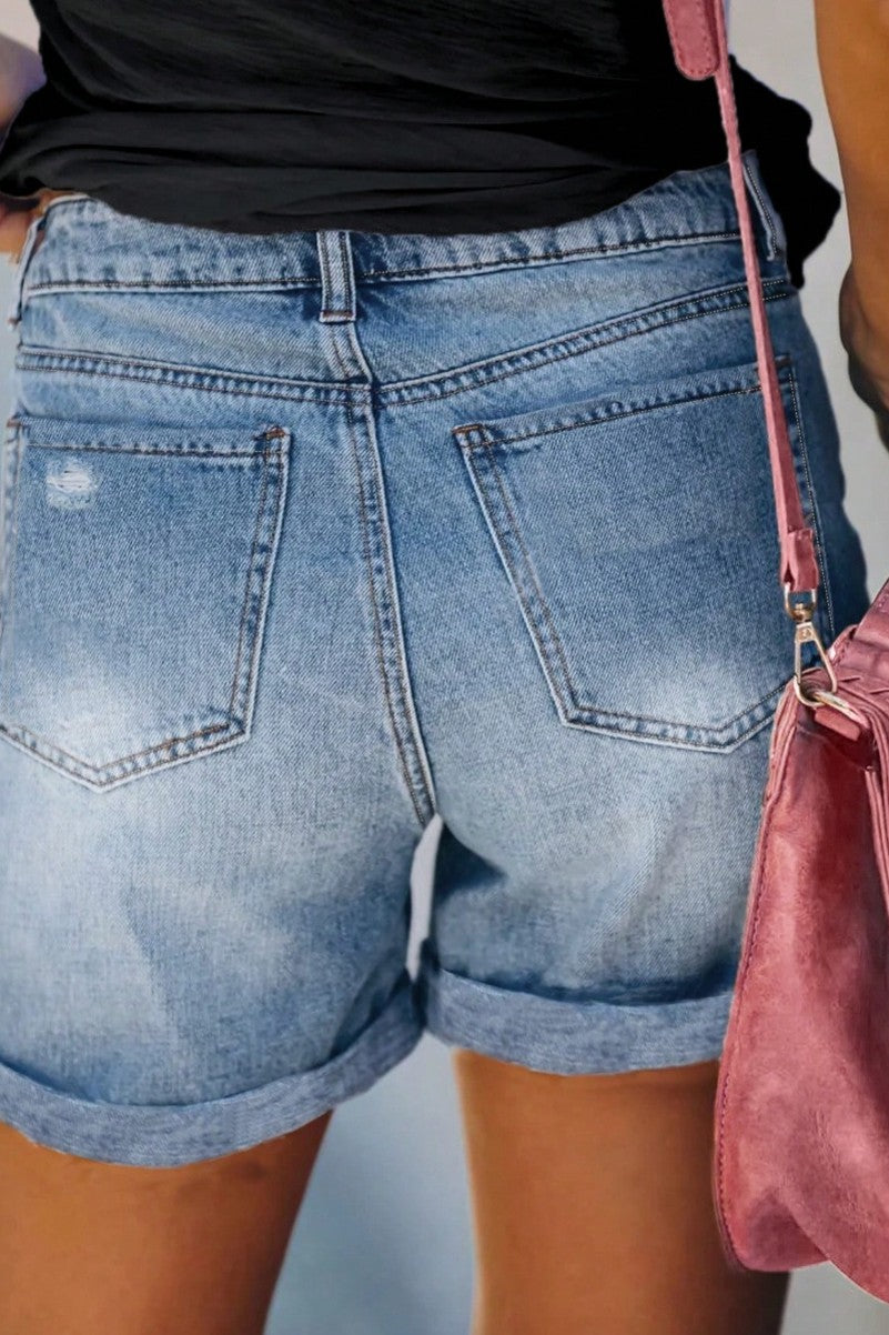 Blugi Scurti Dama, Cu Croiala Lejera, Tiv Indoit Si Rupturi Discrete